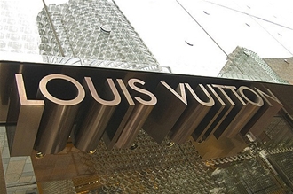 Louis Vuitton  создает свои первые духи.
