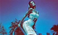 Жизель Бундхен для Versace.